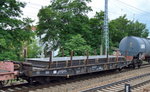 Sechsachsiger Drehgestell-Flachwagen der DB beladen mit Stahlplatten mit der Nr. 31 RIV 80 D-DB 4863 316-4 Samms 710 am 30.06.16 Berlin Köpenick.