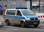 Ein weiterer VW T4 Multivan der Bundespolizei, deren Fahrzeugflotte inzwischen fast vollstndig blau ist, 26.02.10 Berlion-Pankow.