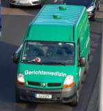 Dieser Renault Transporter transportiert nichts Gutes, ein Transportfahrzeug der Gerichtsmedizin aus Berlin, 09.10.09 Berliner Stadtautobahn hhe Knobelsdorffstr.
