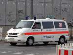 Die Firma Krankentransport Teichmann ist hauptschlich im Nordost Berlins ttig (Berlin-Buch), hier unterwegs mit einem VW Krankentransportfahrzeug am 24.03.10 Berlin-Pankow.