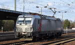 private-evu/910442/nes---netzwerkbahn-sachsen-gmbh-dresden NeS - Netzwerkbahn Sachsen GmbH, Dresden [D] mit der geleasten Akiem Vectron '7193 005' [NVR-Nummer: 91 80 7193 005-4 D-AKIEM] am 11.03.26 Höhe Bahnhof Schönefeld bei Berlin.