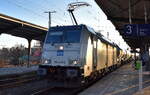 br-186-traxx-f140-ms/910032/rbp---rheinische-bahnpersonal--and-verkehrsgesellschaft RBP - Rheinische Bahnpersonal- and Verkehrsgesellschaft mbH, Siegburg [D] mit der geleasten Railpool Lok '186 436-2' [NVR-Nummer: 91 80 6186 436-2 D-Rpool] und einem Ganzzug Druckgaskesselwagen (Kohlenwasserstoffgas) am 03.03.26 Durchfahrt Bahnhof Magdeburg-Neustadt. 
