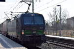 private-evu/911021/tx-logistik-ag-bad-honnef-d TX Logistik AG, Bad Honnef [D] mit der geleasten ELL Vectron '193 275' [NVR-Nummer: 91 80 6193 275-5 D-ELOC] und einem KLV-Zug am 19.03.26 Durchfahrt Bahnhof Roßlau (Elbe).
