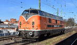 bahnlogistik24-gmbh-dresden-blc-2/909540/bahnlogistik24-gmbh-dresden-mit-ihrer-221 Bahnlogistik24 GmbH, Dresden mit ihrer '221 135-7', Name: 'SCHWATTE LIEBE' (NR: '92 80 1221 135-7 D-BLC') am 25.02.26 Durchfahrt Bahnhof Magdeburg-Neustadt.