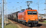 private-evu-5/913336/arcelormittal-eisenhuettenstadt-transport-gmbh-eisenhuettenstadt-d ArcelorMittal Eisenhüttenstadt Transport GmbH, Eisenhüttenstadt [D] mit ihrer '145-CL 002' NVR-Nummer: 91 80 6145 082-4 D-EKO] und einem Staubgutzug (Braunkohlestaub) am 15.04.26 Höhe Bahnhof Senftenberg.