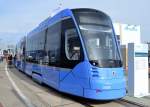 Weiterhin nicht gerade mit viel Ruhm wird hier noch einmal die von Siemens gebaute Niederflur-Straßenbahn Avenio für München präsentiert, 24.09.14 Inno Trans Berlin.