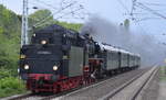Die Dampflokfreunde Berlin pendelten mit einem historischem Zug und der 03 2155-4 der WFL am 13.05.2017 zwischen Zehdenick und Templin hier Höhe Berlin Hohenschönhausen auf dem Berliner Außenring.  