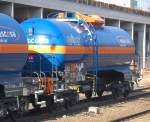 Dieser auffllig blau-orange Gasdruckkesselwagen (safe tank car) vom Wageneinsteller WASCOSA AG ist fr die Firma Grillo Werke AG im Einsatz siehe Logo, die Firma ist u.a.
