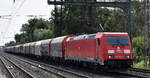 db-cargo-ag/891435/db-cargo-ag-mainz-d-mit DB Cargo AG, Mainz [D] mit ihrer '185 281-3' [NVR-Nummer: 91 80 6185 281-3 D-DB] und einem Coil-Transportzug am 07.08.25 Höhe S-Bahnhof Dedensen/​Gümmer.
