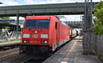 containerzuege/884903/db-cargo-ag-mainz-d-mit DB Cargo AG, Mainz [D] mit ihrer '185 384-5' [NVR-Nummer: 91 80 6185 384-5 D-DB] und einem Containerzug (Ganzzug) weißer großer Tankcontainer ohne Inhalts- oder Firmenbeschriftung am 11.06.25 Durchfahrt Bahnhof Berlin-Hohenschönhausen.