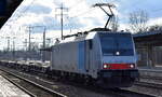 br-186-traxx-f140-ms/910476/railpool-gmbh-186-290-nvr-nummer-91 Railpool GmbH '186 290' [NVR-Nummer: 91 80 6186 290-3 D-Rpool], aktueller Mieter? mit einem Ganzzug Containertragwagen (leer) am 11.03.26 Höhe Bahnhof Schönefeld bei Berlin.