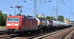 kesselwagenzuege-brennstoffe-chemie-lebensmittel-ua/884923/db-cargo-ag-mainz-d-mit DB Cargo AG, Mainz [D] mit ihrer  '185 071-8' [NVR-Nummer: 91 80 6185 071-8 D-DB] und einem gemischten Kesselwagenzug Richtung Rbf. Seddin am 11.06.25 Höhe Bahnhof Schönefeld b. Berlin. 