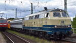 2025-2/895517/railadventure-gmbh-mit-der-von-railsystems RailAdventure GmbH  mit der von Railsystems RP GmbH angemieteten  '218 469-5', Name: 'Betty Boom' (NVR: '92 80 1218 469-5 D-RPRS') + Schutzwagen u. dazwischen Coradia Stream Elektotriebzüge '3208' (NVR: 'NL-NS 94 84 4607 008-8......')der NS - Nederlandse Spoorwegen N.V. bei einer Überführungsfahrt