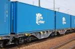 Containertragwageneinheit aus dem Ganzzug (Blaue Wand) eingestellt in Deutschland mit der Nr. 37 TEN-RIV 80 D-ERSA 4975 345-2 Sggrss Gare d´atache: Paris-Batignolles, 24.04.10 Bhf. Flughafen Berlin-Schnefeld.
