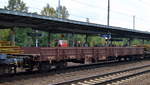 Slowakischer Drehgestell-Flachwagen mit Seitenborden der elezničn spoločnosť Cargo Slovakia mit der Nr.