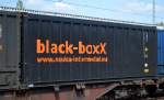 Von der Fa. Nesska Intermodal entwickelt, die sogenannten black-boxX Container für die Stahlindustrie in Europa, Besonderheit ist das Beladungssystem dieser Container von oben für nässeempfindliche Stahlprodukte viel im Umlauf zu beobachten, 03.09.14 Bhf. Flughafen Berlin-Schönefeld. 