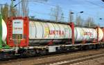 Das begische Unternehmen HUKTRA NV ist ein Intermodal Logistiker der auf Kesselcontainer spezialisiert ist, hier zu sehen am 03.11.14 Bhf. Flughafen Berlin-Schönefeld.