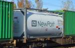Die international tätige Intermodal Firma NewPort aus Singapore, Spezialist für Tankcontainer hier mit einem Kesselcontainer siehe UN-Nr.