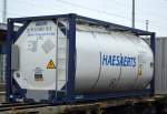 Ein Kesselcontainer vom belgischen Intermodal Unternehmen HAESAERTS am 18.02.16 Bhf.