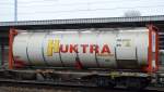 Großer Tankcontainer vom belgischen Unternehmen HUKTRA am 18.02.16.