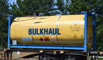 Bulkhaul Limited, eine Britische Spezialfirma für Chemie und andere Flüssigkeiten zum Transport, hier ein Tankcontainer (UN-Nr.33/1993 = Entzündbarer, flüssiger Stoff, N.A.G.) am 08.06.16 Berlin-Hirschgarten.   