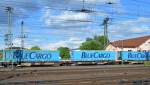 24.05.14 im Bhf. Fulda ein Zug mit einer Reihe Blue Cargo LKW-Auflieger, von der Sped. Blue Cargo AS aus Norwegen (Oslo). 