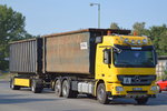 Absetzkipper und Containerabsetzfahrzeuge/524082/mb-actros-2641-wechsellader-als-haengerzug MB ACTROS 2641 Wechsellader als Hängerzug mit zwei Abrollcontainern, 12.09.16 Berlin-Marzahn.