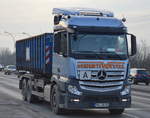 Absetzkipper und Containerabsetzfahrzeuge/529214/mb-new-actros-2548-abrollkipper-der MB NEW ACTROS 2548 A>brollkipper der Fa.SCHROTT WETZEL am 23.11.16 Berlin-Marzahn.