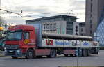 Sattelzuge/589592/die-fa-lex-aus-berlin-mit Die Fa. LEX aus Berlin mit einem MB ACTROS 1844 mit Sattelauflieger und einem Lang-Röhrentransport am 29.11.17 Berlin-Marzahn.