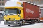 MB ACTROS mit DB Cargo Wechseladebehlter eines Schaustellerbetriebes bei den Abrumarbeiten des Weihnachtsmarktes am Berliner Alexanderplatz 28.12.10.