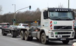 Ein VOLVO FH 440 Absetzkipper der Fa. WIWA WAGNER GmbH ohne Container + Hänger am 31.03.16 Berlin-Marzahn.