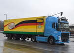 Sattelzuge/541142/volvo-fh-420-zugmaschine-mit-trailer VOLVO FH 420 Zugmaschine mit Trailer der Monolith Nord GmbH am 17.02.17 Berlin-Marzahn.