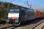 DB Cargo mit der MRCE Dispo 189 841-0/ES 64 F4-841 und einem Containerzug am 16.02.17 Berlin-Hohenschönhausen.