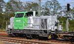 private-evu-5/880315/basf-schwarzheide-gmbh-schwarzheide-d-mit BASF Schwarzheide GmbH, Schwarzheide [D] mit der geleasten Nexrail AssetCo Sàrl vossloh G6 Lok [NVR-Nummer: 98 80 0650 145-2 D-NXRL] holt einem Containerzug aus einer Abstellgruppe am Bahnhof Ruhland Richtung BASF Werk ab, 07.05.25  
