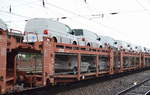 Fabrikneue VW-Transporter aus polnischer Produktion auf PKW-Transportzug am 14.06.16 Bf.
