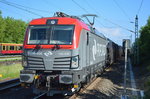 PKP Cargo mit EU46-506/193-506 mit PKW-Transportzug mit fabrikneuen in Polen gefertigten Fiat 500 am 08.06.16 Berlin-Hohenschönhausen.