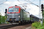 PKP Cargo mit EU46-501/193-501 und Leerzug PKW-Transportwagen am 02.06.16 Berlin-Wuhlheide.