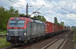 PKP Cargo mit EU46-506/193-505 und Containerzug am 23.07.17 Berlin-Hohenschönhausen.