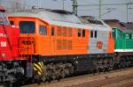 Die orange Ludmilla 230 077-0 (92 80 1230 077-0 D-RTS, Lugansk Bj.1972)der Rail Transport Service GmbH die in sterreich und Deutschland zugelassene Loks besitzen auf berfhrungsfahrt gezogen von CFL