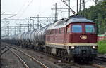BR 232/590794/leg-132-004-3-232-204-0-trifft LEG 132 004-3 (232 204-0) trifft mit Kesselwagenzug in Hamburg-Harburg ein, 20.06.17