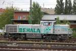 BEHALA Lok 20 (92 80 1277 406-5 D-BHL) hat gerade einen Containerzug mit OHE 145-CL 015 davor vom Berliner Westhafen zum Gbf. Berlin-Moabit rangiert und sich gerade abgekuppelt, 02.09.10