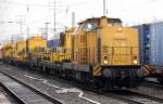 Die DB Bahnbau Gruppe (DGT) fhrt mit einem Gleisbauzug gezogen von 293 007-1  Lok !  (92 80 1293 007-1 D-DGT, LEW Bj.1983) und meheren Spezialwagen mit Maschinen zur Schienenbearbeitung und 92 80