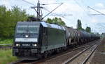 DB Cargo mit der MRCE 185 565-9 und Kesselwagenzug (leer) Richtung Stendell am 29,07,17 Berlin-Hohenschönhausen.
