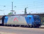 Alpha Trains Leasinglok TXL 185 518-8 (91 80  0185 518-8, Bj.2002) mit Ganzzug Schiebewandwagen am 19.05.07 bei der Durchfahrt im Bhf.