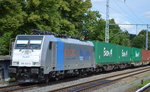 br-186-traxx-f140-ms/525262/rtbc-mit-der-railpool-lok-186-423-0 RTBC mit der Railpool-Lok 186 423-0 und Containerzug am 22.06.16 Eichwalde bei Berlin.