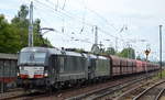 br-193-vectron-siemens/581807/db-cargo-mit-der-mrce-vectropn DB Cargo mit der MRCE Vectropn Doppeltraktion X4 E - 607/193 607-9 + X4 E - 614/193 614-5 und Erzzug am 08.08.17 Berlin-Hirschgarten.
