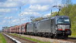 DB Cargo mit der MRCE Vectron Doppeltraktion X4 E - 616/193 616-0 + 193 ???-? mit  Erzzug am 27.04.17 Mühlenbeck bei Berlin.