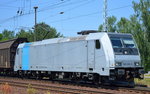 Railpool Mietlok 185 690-5 für CTL mit Ganzzug Schoebewandwagen am 08.06.16 Berlin-Hirschgarten.