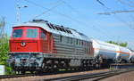 Diverse Loks/562975/eko-trans-242-001-6-mit-gasdruck-kesselwagenzug EKO Trans 242 001-6 mit Gasdruck-Kesselwagenzug (Propen) am 12.05.17 Berlin-Wuhlheide.