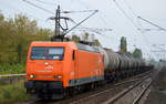 Diverse Loks/584144/eko-trans-145-cl-001-145-081-6 EKO Trans 145-CL 001 (145 081-6) mit Kesselwagenzug (leer) Richtung Stendell am 28.09.17 Berlin-Hohenschönhausen.